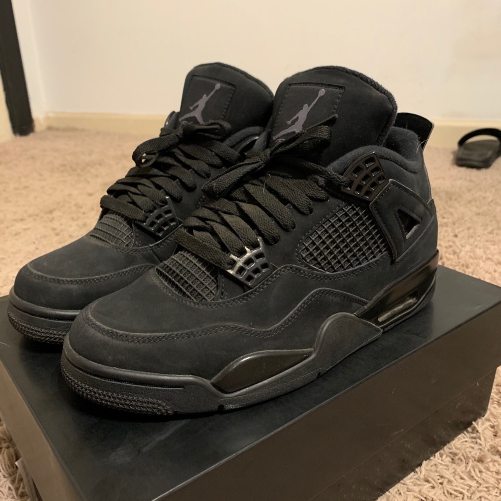 Jordan 4 “Black cat”